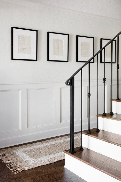 Wall with wainscoting